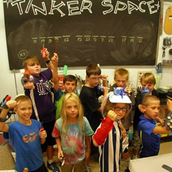 Tinkertopia – Creative Reuse Kid Craft Activities + Alt. Arts and
